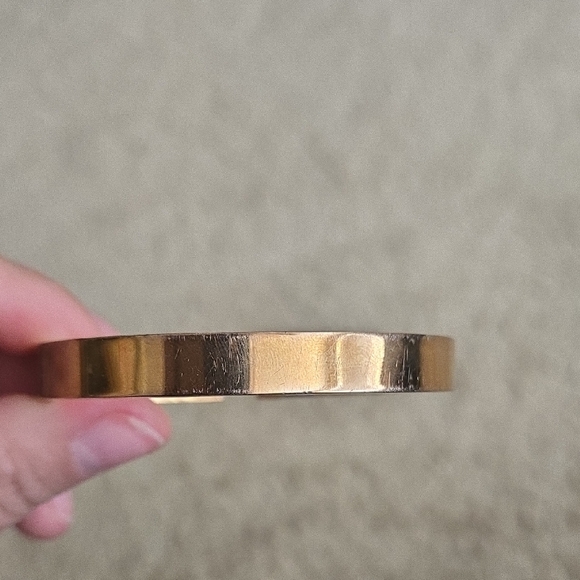 Elegant White and Gold Bracelet - Picture 5 of 5
